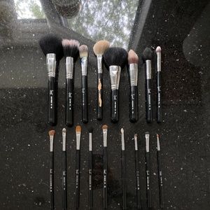 Sigma Beauty Set of 17 Makeup Brushes